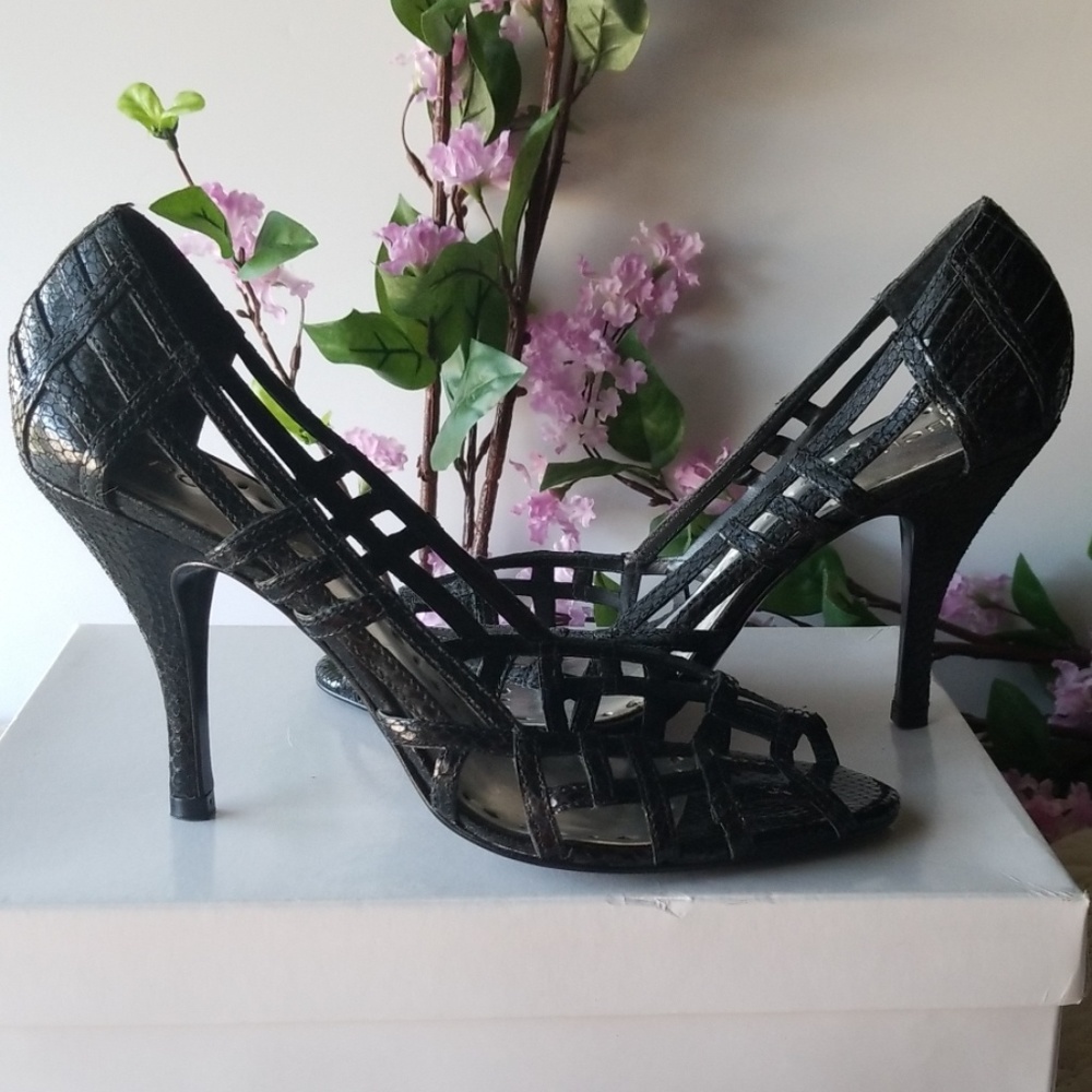 Shoes - Picture 2 of 5